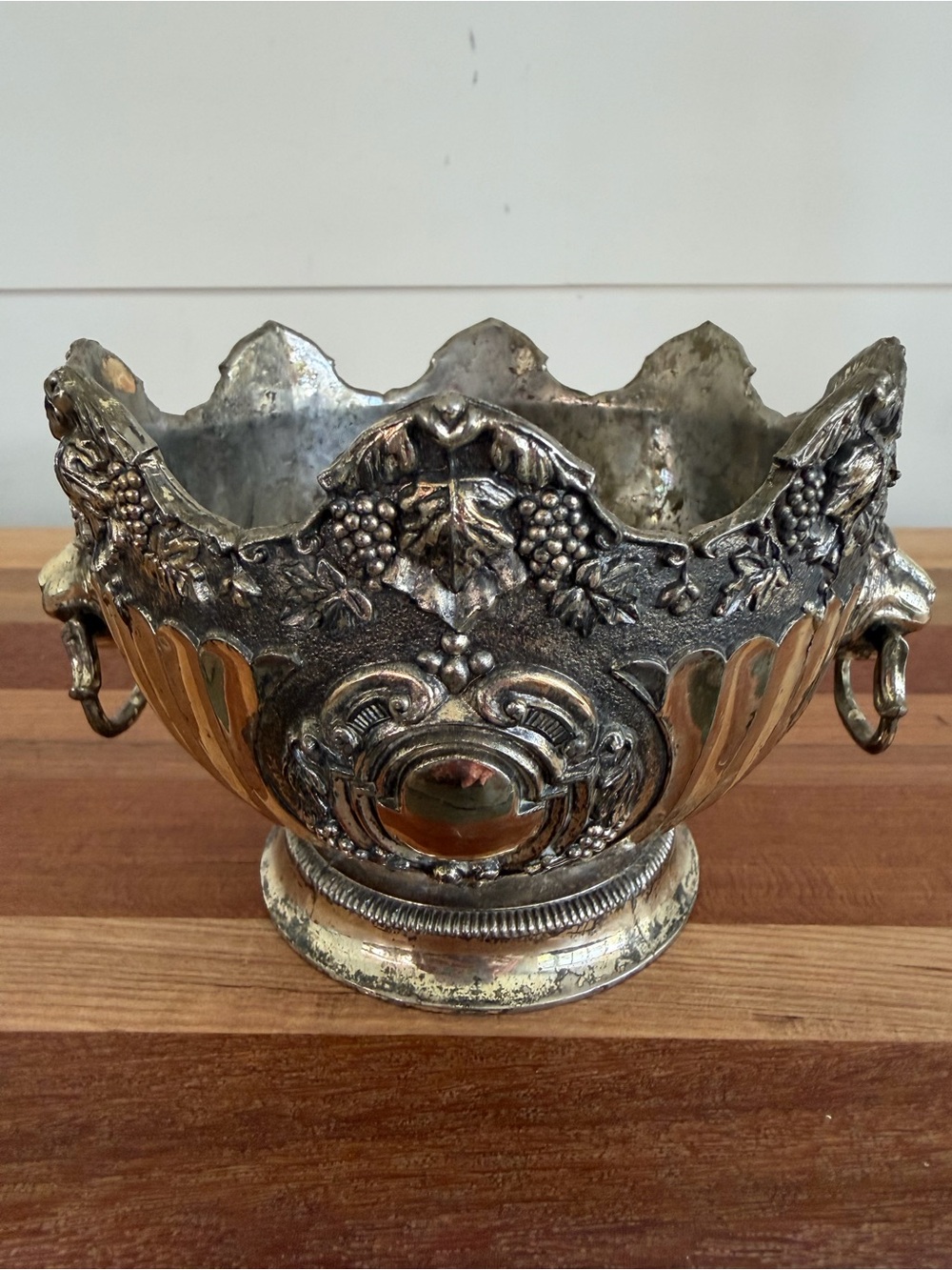 VTG Silverplate Monteith Bowl Grapes Leafs Lions Head Swinging Handles